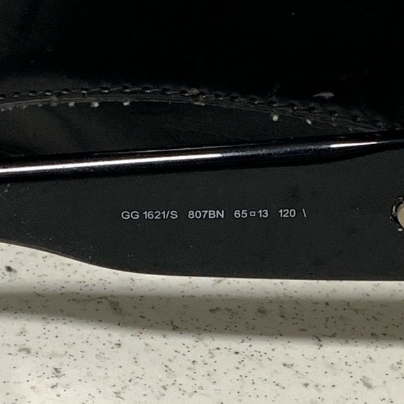 Authentic Mens Gucci sunglasses with Gucci case. - Picture 7 of 9